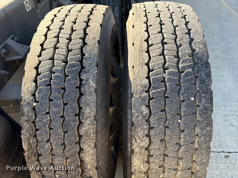 image for item DX5905 2018 Kenworth T680 semi truck