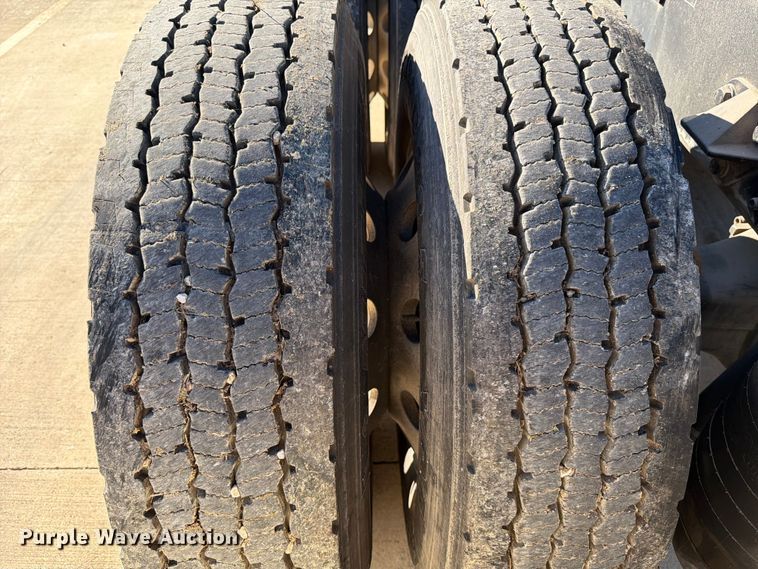 image for item DX5905 2018 Kenworth T680 semi truck