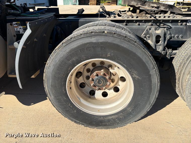 image for item DX5905 2018 Kenworth T680 semi truck