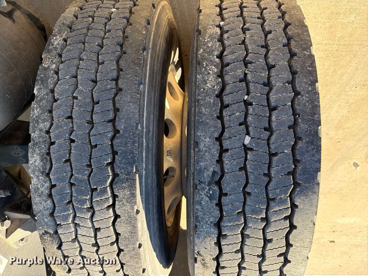 image for item DX5905 2018 Kenworth T680 semi truck