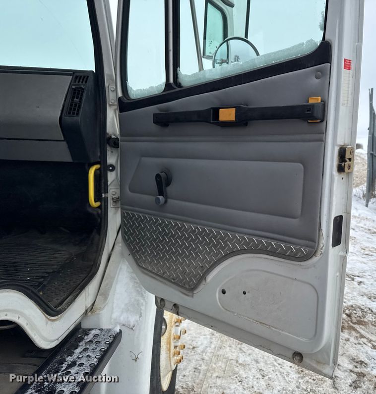 image for item EA2180 2001 Freightliner FL70 dump truck