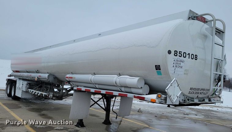 image for item EA2767 2009 Heil tank trailer