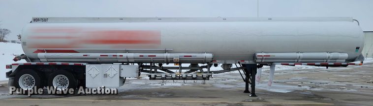 image for item EA2767 2009 Heil tank trailer