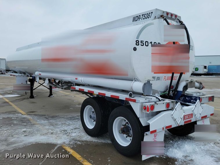 image for item EA2767 2009 Heil tank trailer