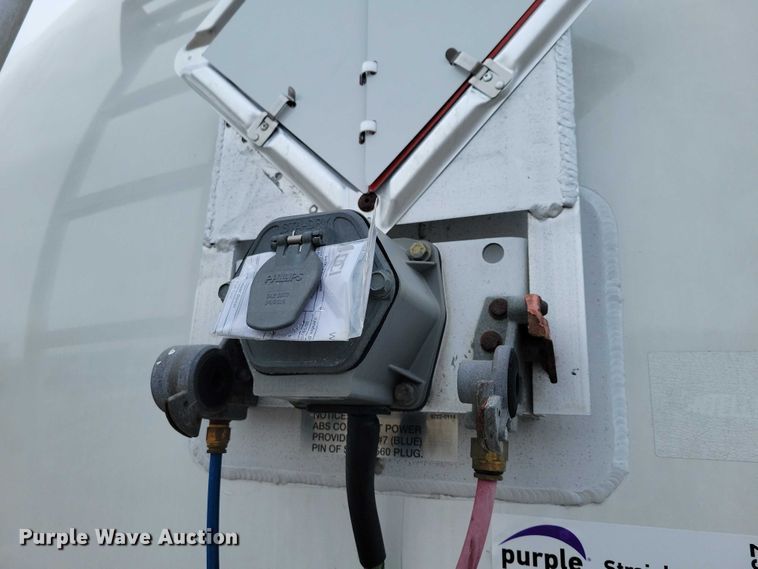 image for item EA2767 2009 Heil tank trailer