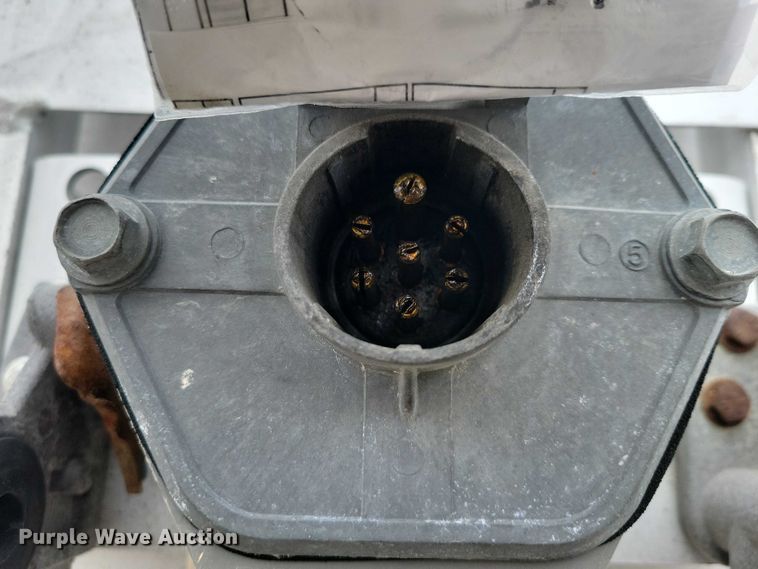 image for item EA2767 2009 Heil tank trailer