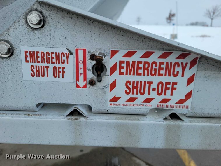 image for item EA2767 2009 Heil tank trailer