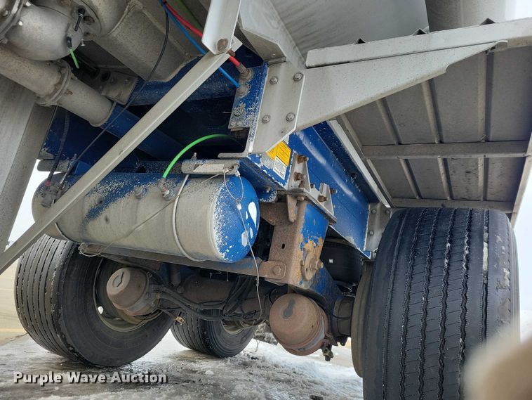 image for item EA2767 2009 Heil tank trailer