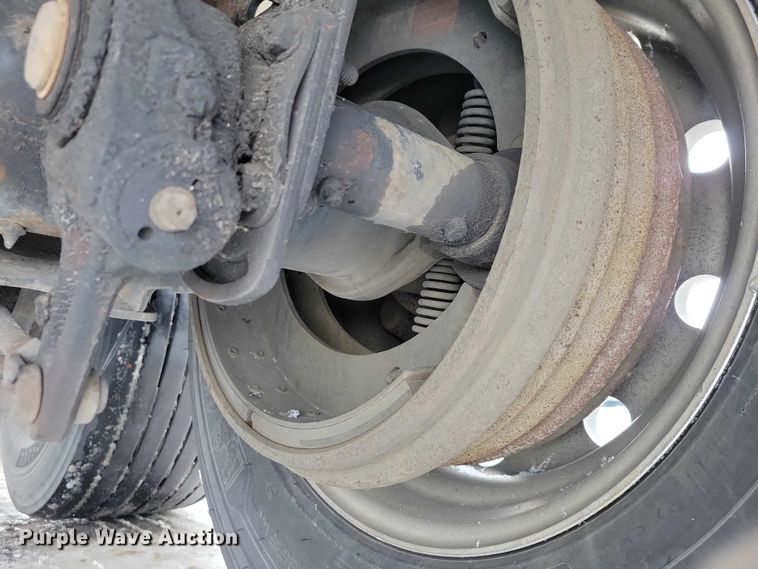 image for item EA2767 2009 Heil tank trailer