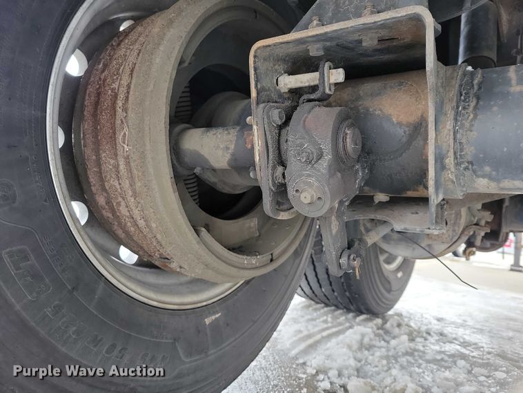 image for item EA2767 2009 Heil tank trailer