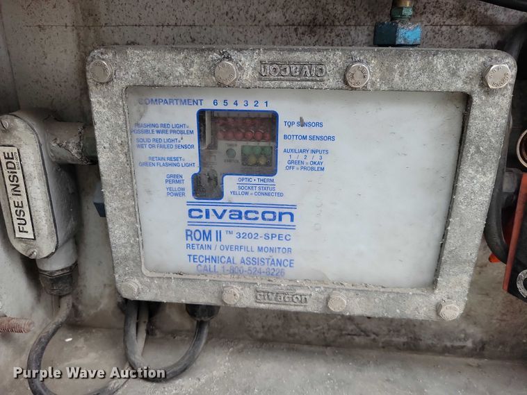 image for item EA2767 2009 Heil tank trailer