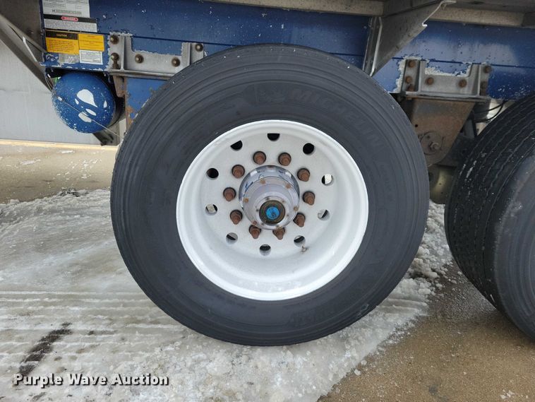 image for item EA2767 2009 Heil tank trailer