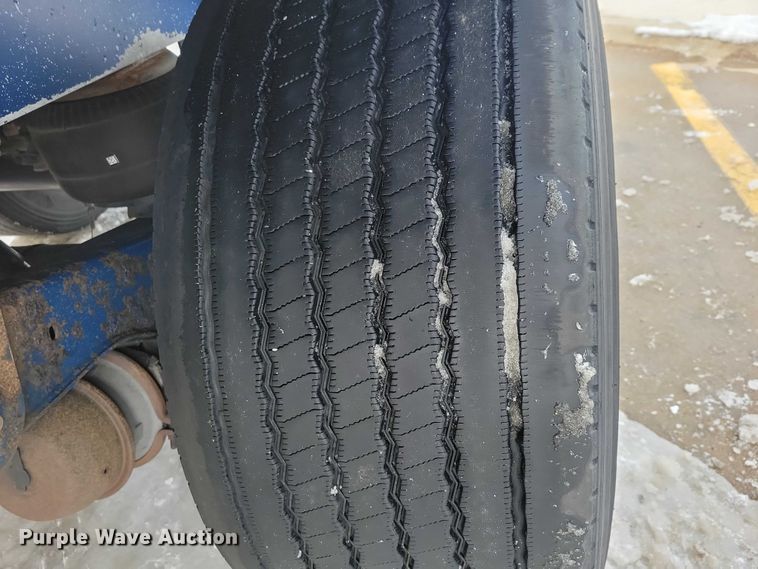 image for item EA2767 2009 Heil tank trailer