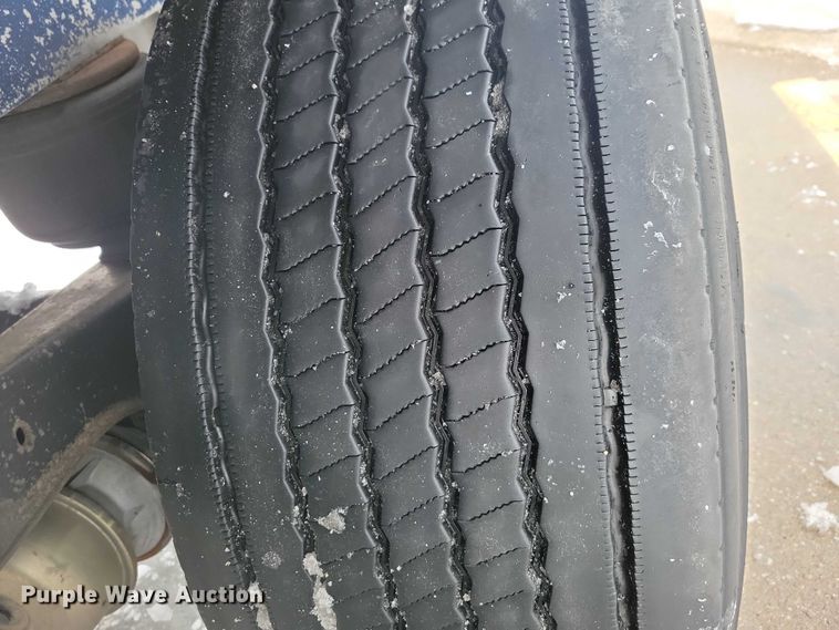 image for item EA2767 2009 Heil tank trailer