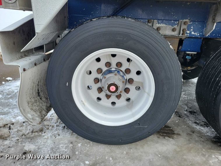 image for item EA2767 2009 Heil tank trailer