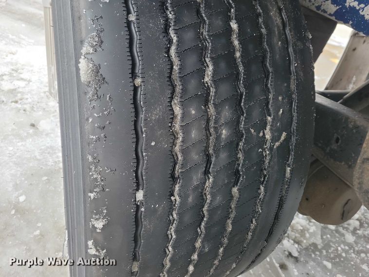 image for item EA2767 2009 Heil tank trailer