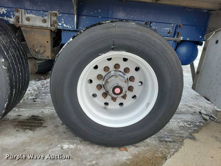 image for item EA2767 2009 Heil tank trailer