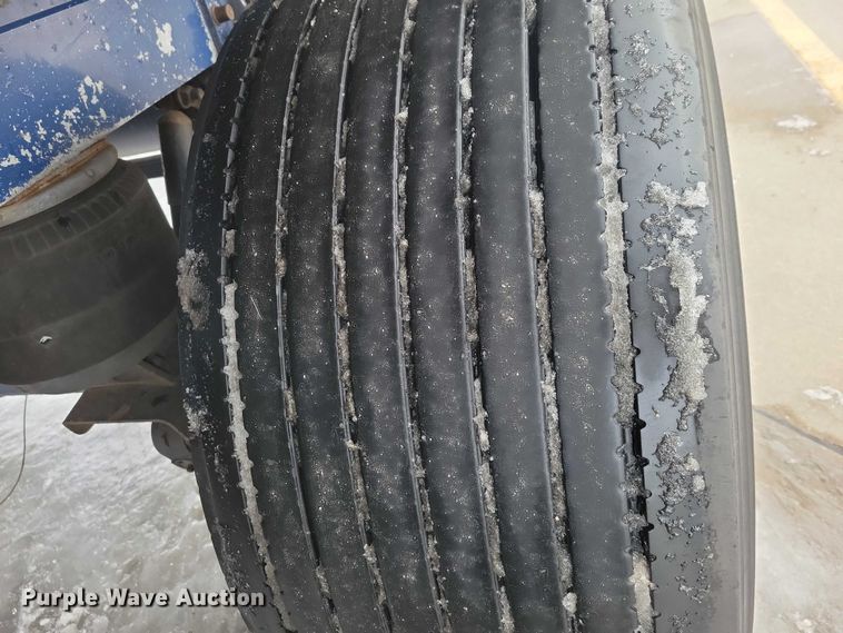 image for item EA2767 2009 Heil tank trailer