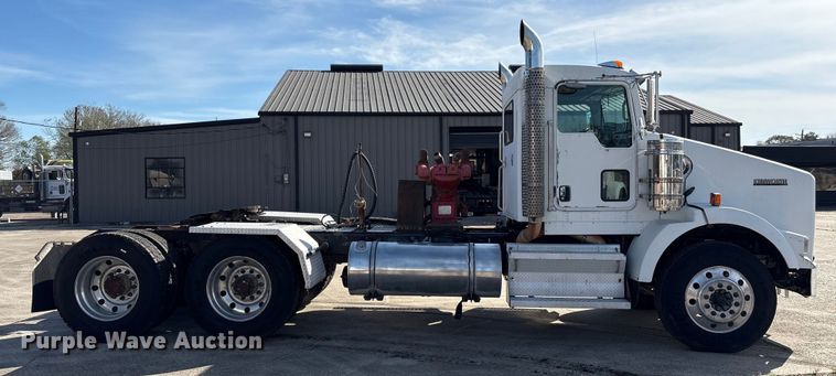 image for item EA7123 2008 Kenworth T800 semi truck