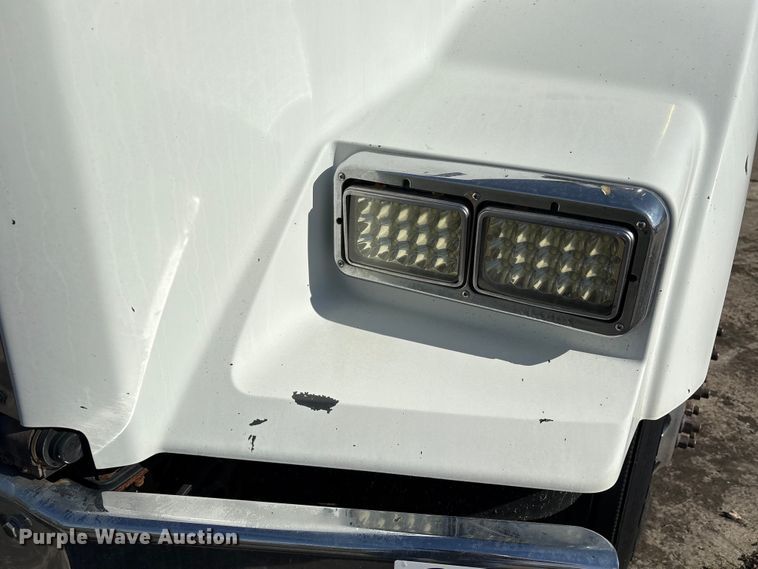 image for item EA7123 2008 Kenworth T800 semi truck