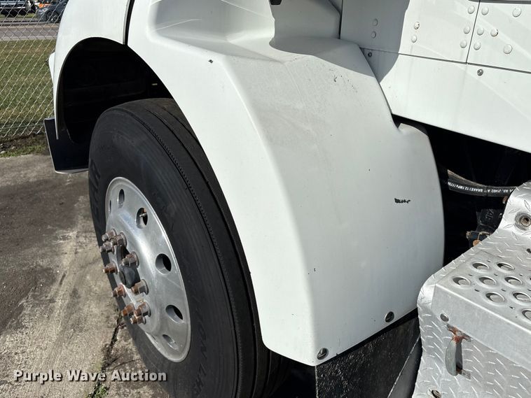 image for item EA7123 2008 Kenworth T800 semi truck