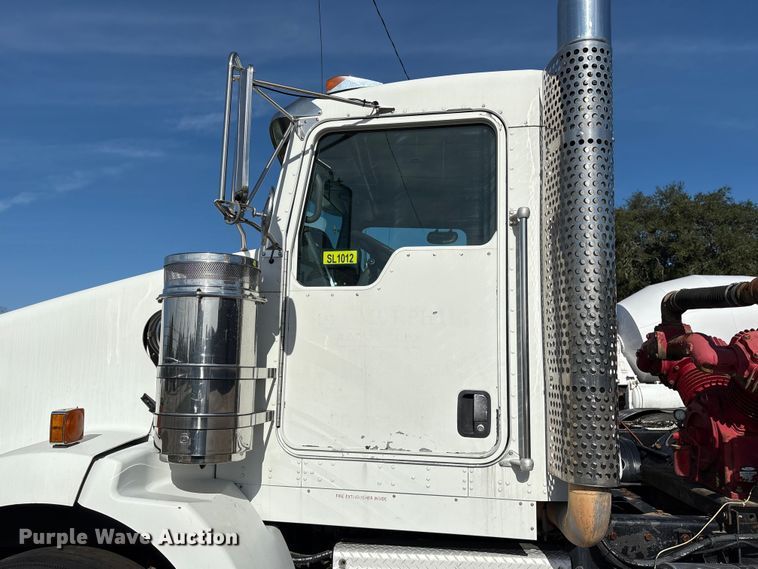 image for item EA7123 2008 Kenworth T800 semi truck