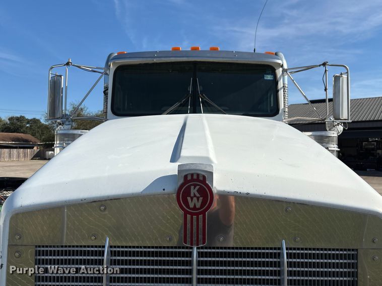 image for item EA7123 2008 Kenworth T800 semi truck