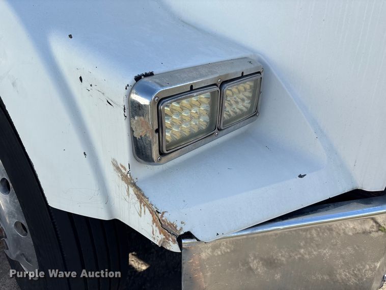 image for item EA7123 2008 Kenworth T800 semi truck