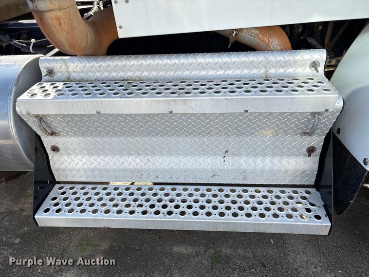 image for item EA7123 2008 Kenworth T800 semi truck