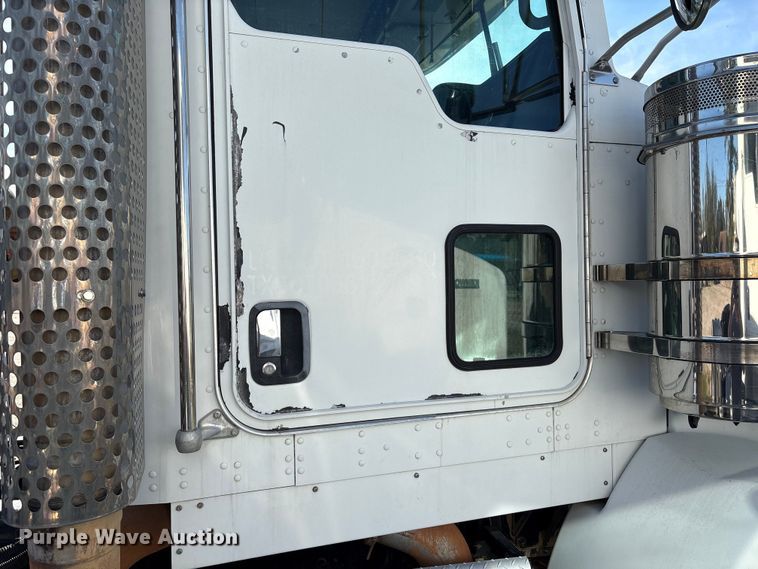 image for item EA7123 2008 Kenworth T800 semi truck