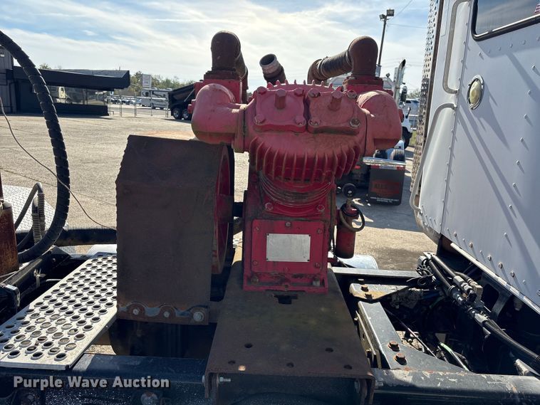 image for item EA7123 2008 Kenworth T800 semi truck