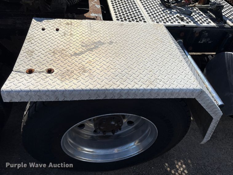 image for item EA7123 2008 Kenworth T800 semi truck