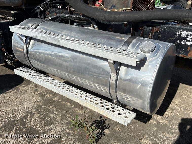 image for item EA7123 2008 Kenworth T800 semi truck