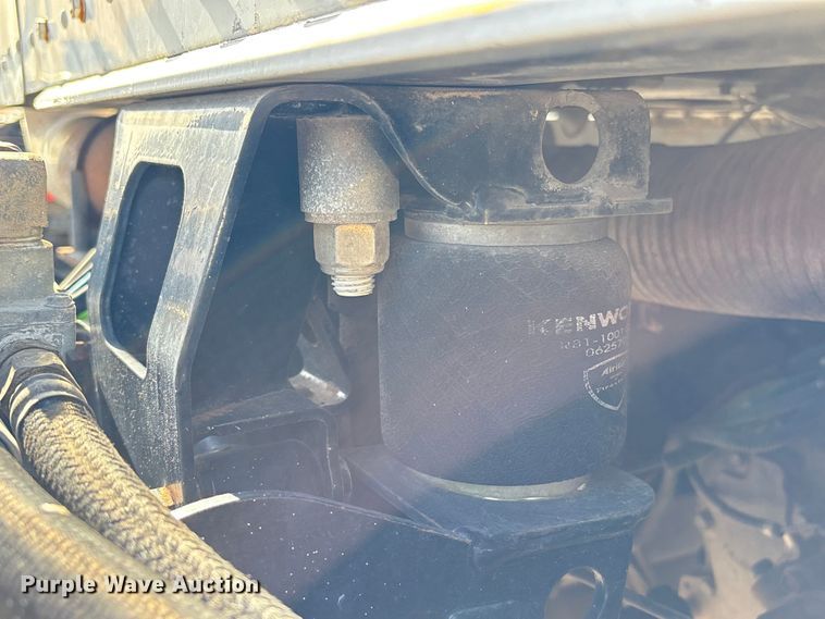 image for item EA7123 2008 Kenworth T800 semi truck