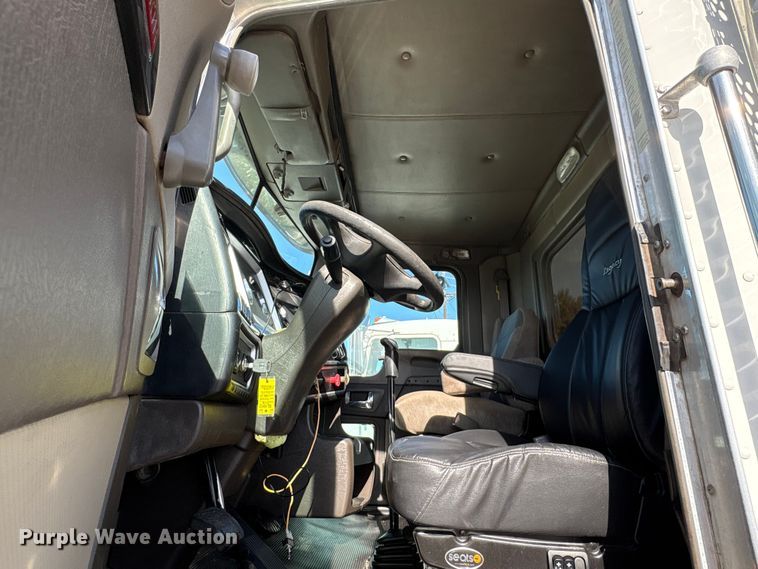 image for item EA7123 2008 Kenworth T800 semi truck