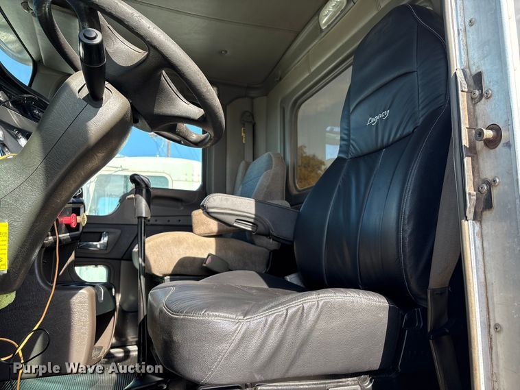 image for item EA7123 2008 Kenworth T800 semi truck