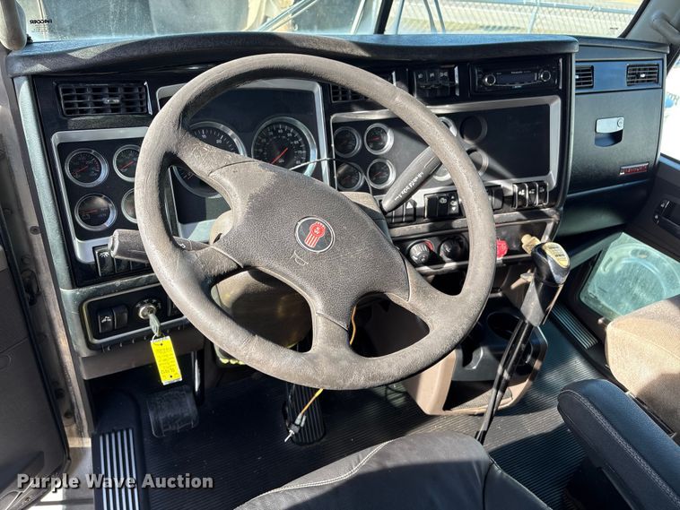 image for item EA7123 2008 Kenworth T800 semi truck