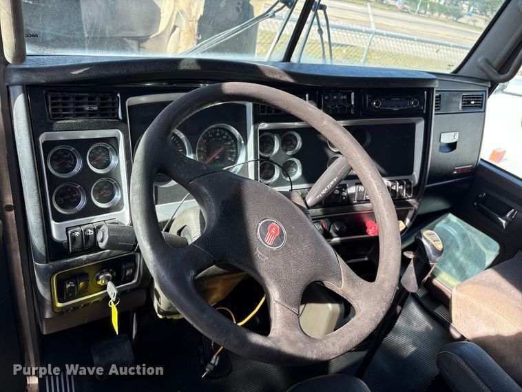image for item EA7123 2008 Kenworth T800 semi truck