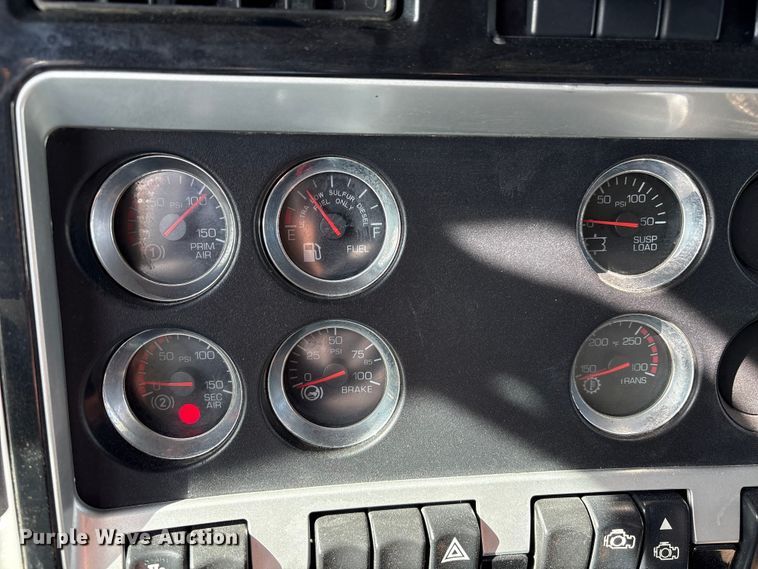 image for item EA7123 2008 Kenworth T800 semi truck