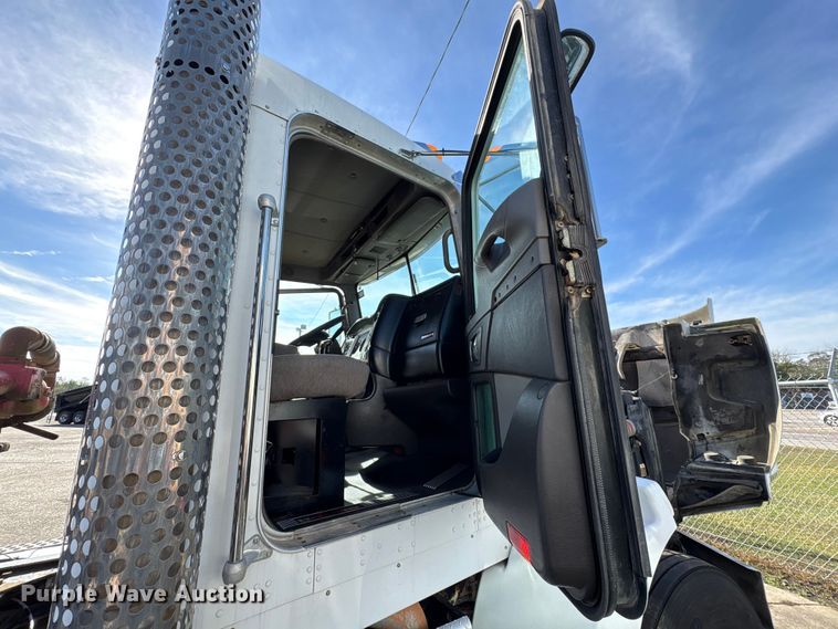 image for item EA7123 2008 Kenworth T800 semi truck