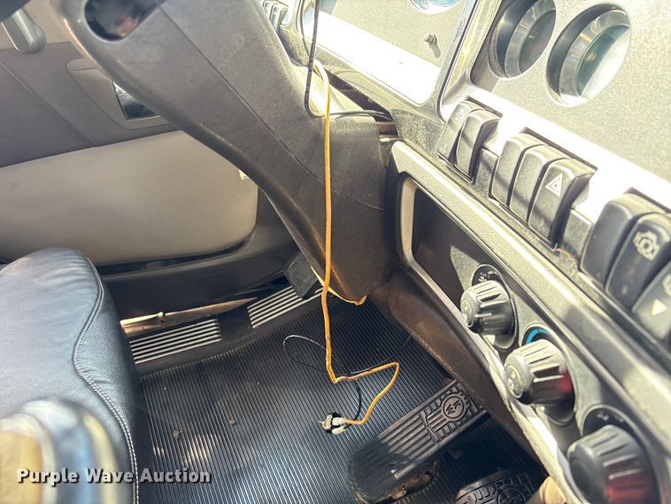 image for item EA7123 2008 Kenworth T800 semi truck