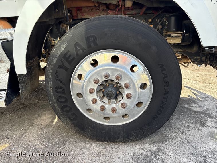 image for item EA7123 2008 Kenworth T800 semi truck