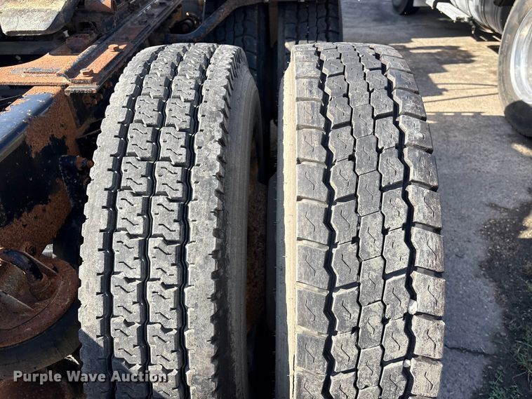 image for item EA7123 2008 Kenworth T800 semi truck