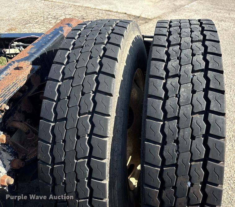 image for item EA7123 2008 Kenworth T800 semi truck