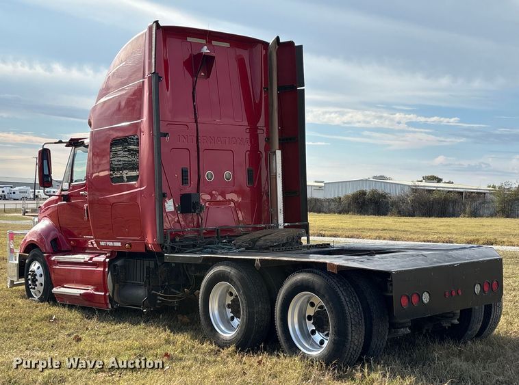 image for item EA7802 2009 International LF627 semi truck