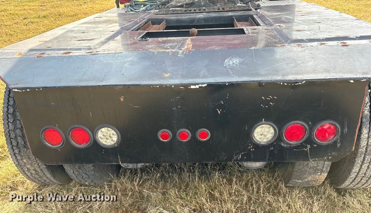 image for item EA7802 2009 International LF627 semi truck