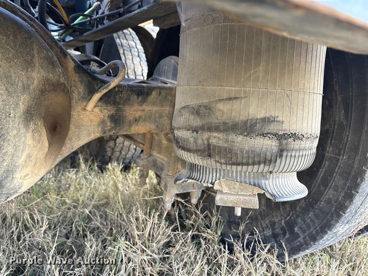 image for item EA7802 2009 International LF627 semi truck