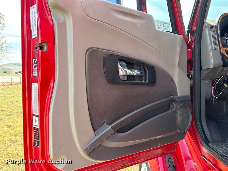 image for item EA7802 2009 International LF627 semi truck