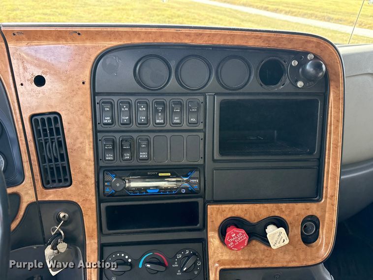 image for item EA7802 2009 International LF627 semi truck