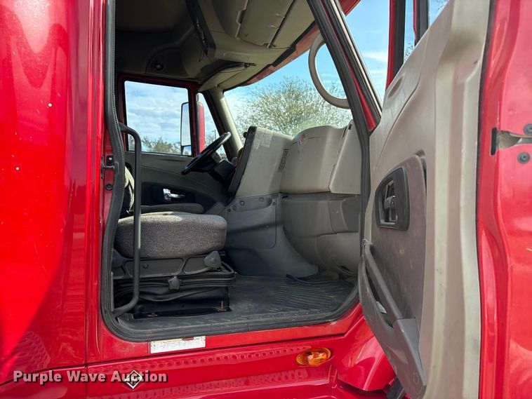 image for item EA7802 2009 International LF627 semi truck